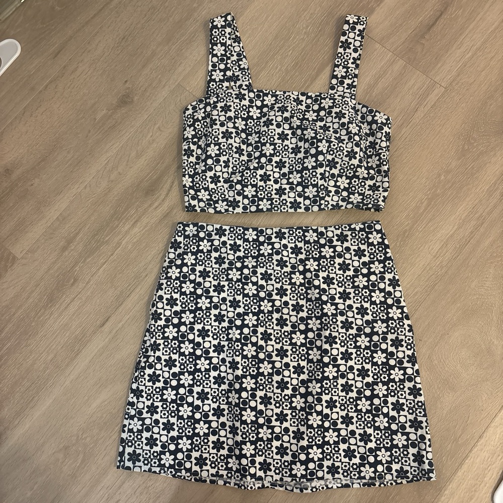 Chic Floral Crop Top and Skirt Set
